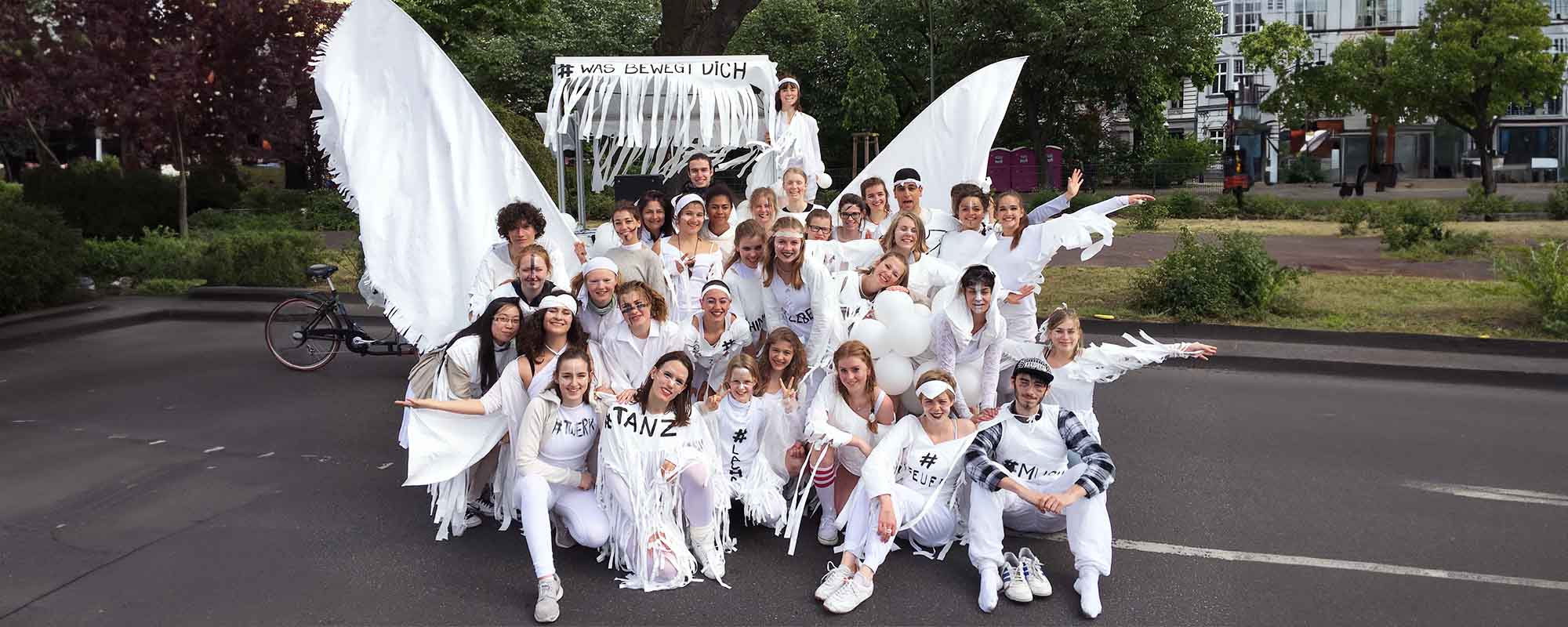 #Was Bewegt Dich?! Unsere Gruppe beim Karneval Der Kulturen in Berlin